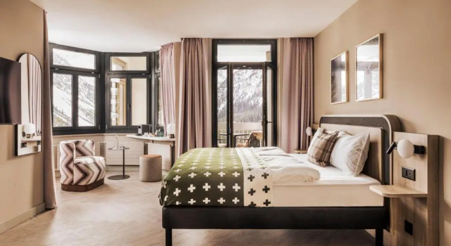 Habitación familiar Estándar con balcón Hotel Altein Arosa, a Faern Collection Resort