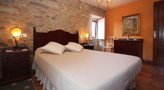 House - 3 Bedrooms - 104954, Book Hotel  
