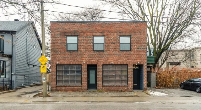 Stylish and Upscale 2BR Loft - Near Queen Street, Varaa Hotelli Toronto 
