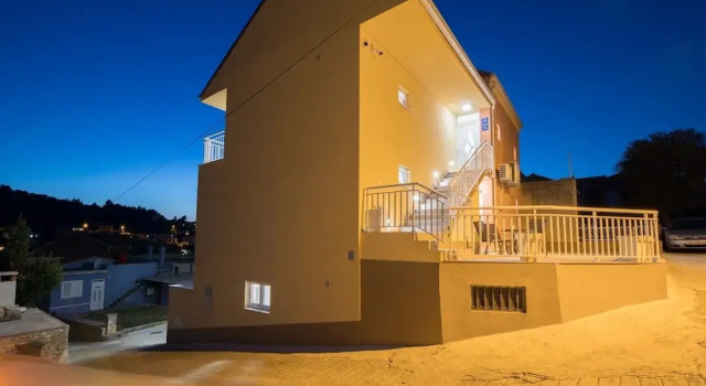 Апартаменты с балконом Apartments & Rooms Sunshine Home