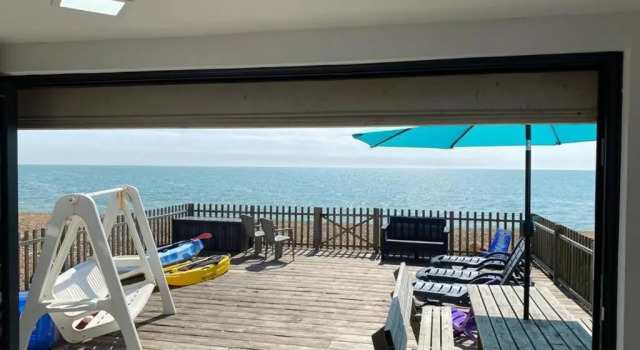 Коттедж Beachfront Escape Sleeps 8 Ideal Family Retreat