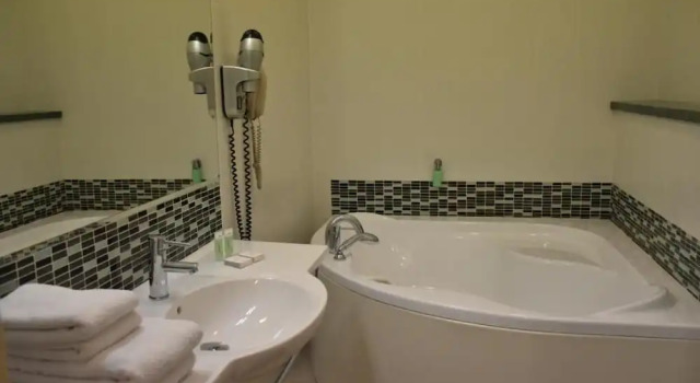 Двухместный номер Comfort с балконом Hotel Kolumbs