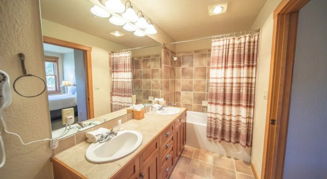 Номер Superior Red Hawk Townhomes 2337
