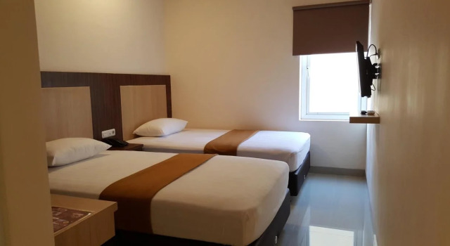 Wisma Apple, Book Hotel Hotels in Sulawesi with Parking, Parking