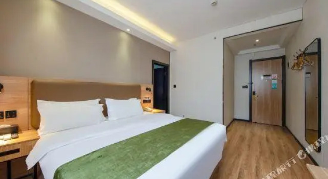 Номер Standard Green Tree Inn Smart Selection Hotel (Shanghai Hongqiao Road Metro Station)