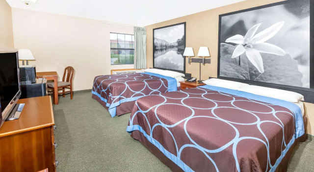 Четырёхместный номер Standard Super 8 by Wyndham Pine Bluff