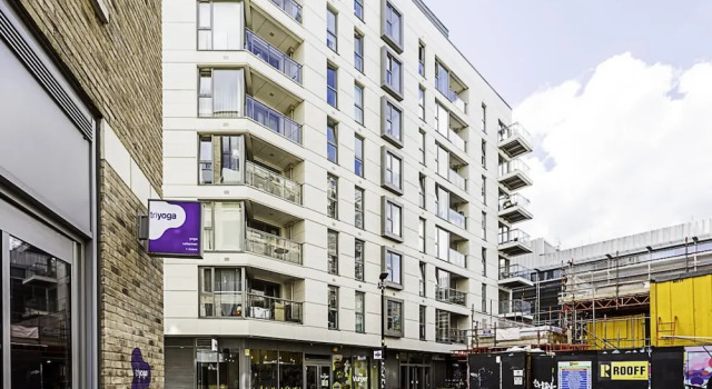 Central London Haven: Steps From Shoreditch Station