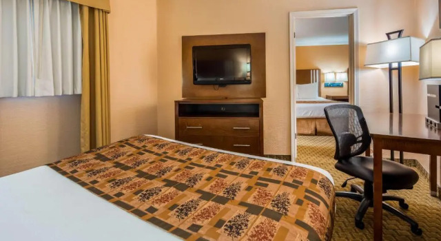 Люкс с 2 комнатами SureStay by Best Western Lakeview