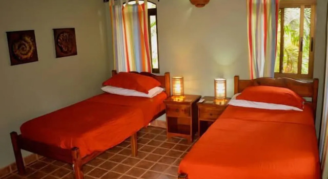 Hotelito Si Si Si, Забронировать Отель Плайя-Джинкуйллал Гуанакасте, рядом с Junquillal Beach