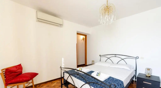JOIVY Sunny 2-Bed Flat Near Aquarium, Забронировать Апартаменты/квартира Апартаменты Генуи, рядом с Театр Карло Феличе, Апартаменты/квартира