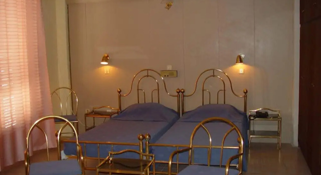 Четырёхместный номер Standard с балконом Galini Hotel