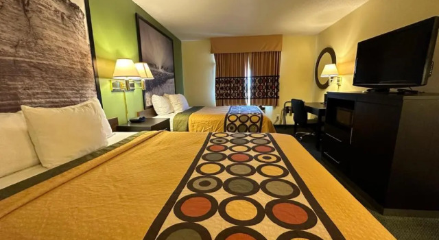 Standard Vierer Zimmer Super 8 by Wyndham Colby