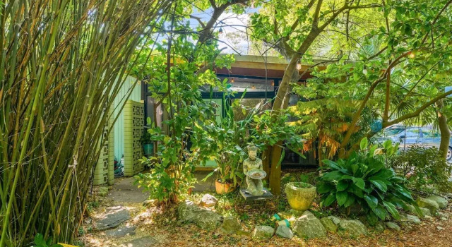 Zen Studio at Lotus Garden Cafe, Забронировать Гостевой дом Гостевые дома Панама-Сити, рядом с Golf Course at Edgewater, Гостевой дом