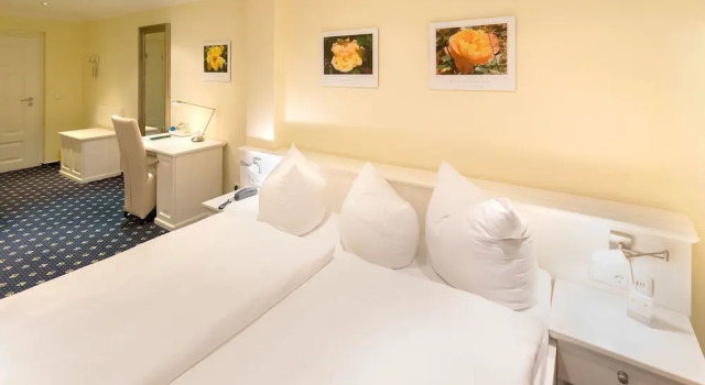 Intourhotel, Забронировать Отель Отели Оснабрюк 3 звезды, рядом с Университет Оснабрюка, 3*