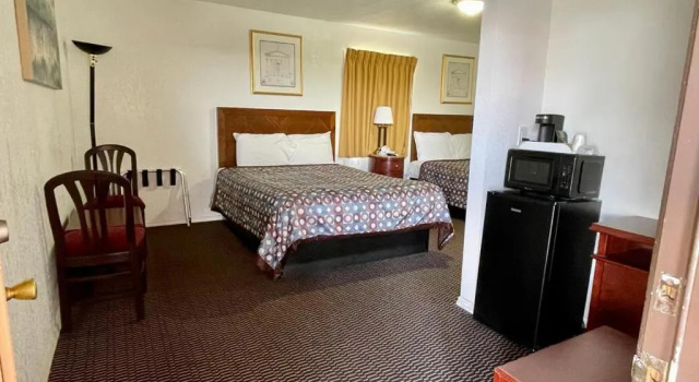 Четырёхместный номер Standard Desert Inn