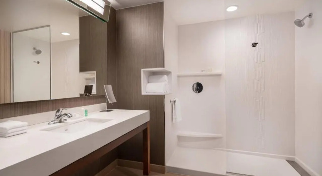 Четырёхместный номер Standard Courtyard by Marriott Petaluma Sonoma County