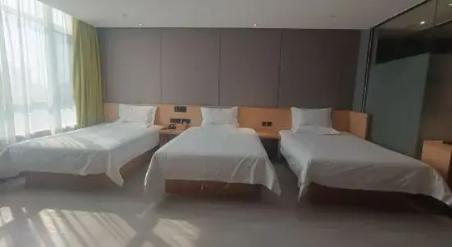 Люкс Iu Hotel (yuan's People's Road Yigou Mall store)