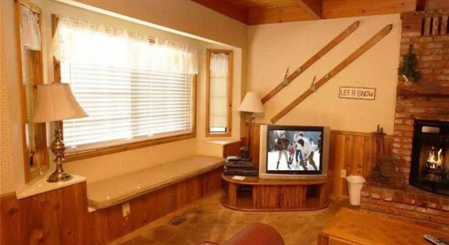 Bear Snugglin by Big Bear Cool Cabins