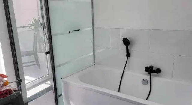 Апартаменты с балконом Gemütliche Dachwohnung mit kleiner oder großer Dachterrasse nebeneinander