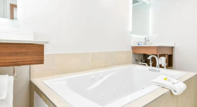 Люкс Holiday Inn Express Hotel & Suites Pigeon Forge by IHG