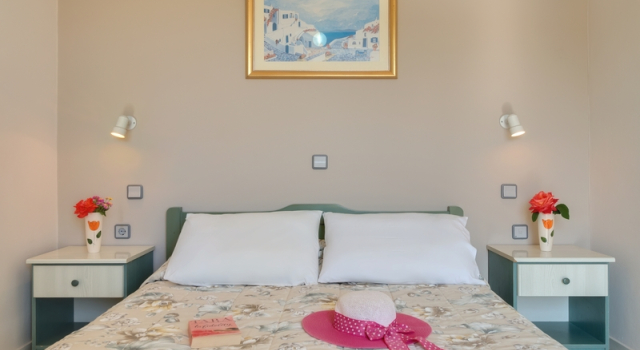 Семейный номер Standard с балконом и с видом на сад Athena Apartments