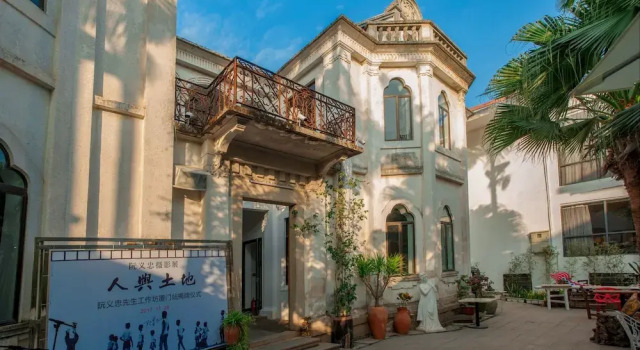Artist and Old Villa 1927