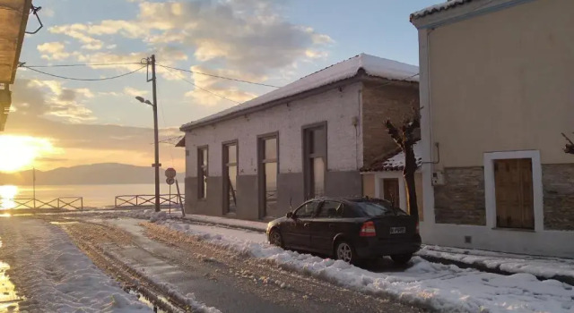 FILIPPOS-Spectacular area,,,-sea- view- apartments with parking-65m2-just call for price,vacancy etc,,-next to Vallis hotel,, 15meters from seaside!!!, Забронировать Апартаменты/квартира Отели Луца с завтраком, Завтраки