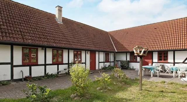 Whimsical Holiday Home in Rødby With Terrace, Забронировать Отель Крамнитсе Лолланн