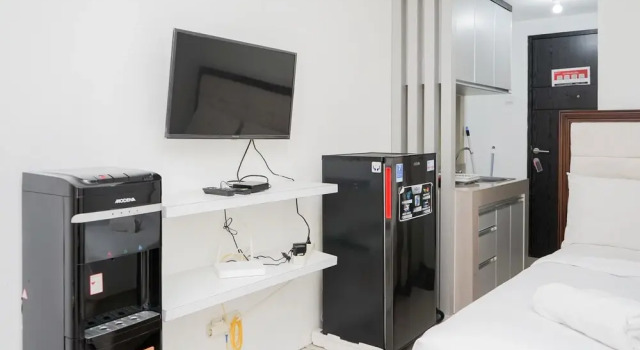 Warm Studio at Baileys Apartment, Book Apartment Hotels in South Tangerang with a Pool, Swimming Pool