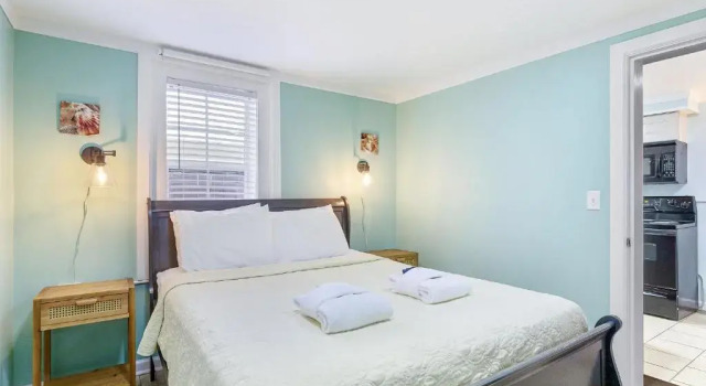 23 Center St - Sunny Side Down - Downstairs Apartment, Забронировать Апартаменты/квартира Апартаменты Фоли-Бич, рядом с Пляжи острова Фолли, Апартаменты/квартира