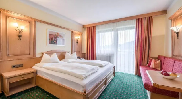 Hotel Riedl, Book Hotel Hotels in Kaiserwinkl with a Pool, Swimming Pool
