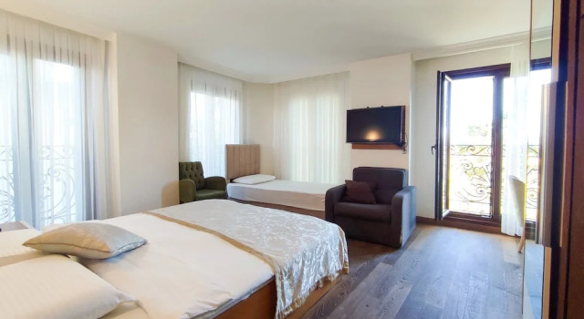 Трёхместный семейный номер Standard с частичным видом на море Shah Inn Hotel