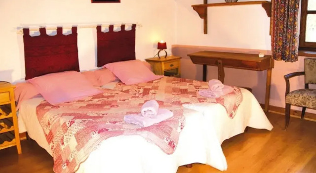 B&B Ferme Auberge Mas Des Vertes Rives, Prenota Ostello Ostelli a Valchiusa, Ostello