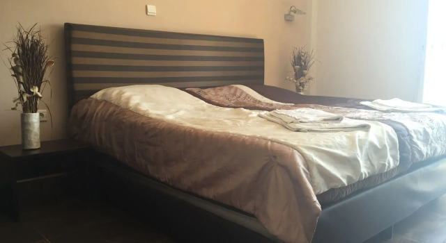 Ulrika, Rezerwuj Hotel Aegina Town 