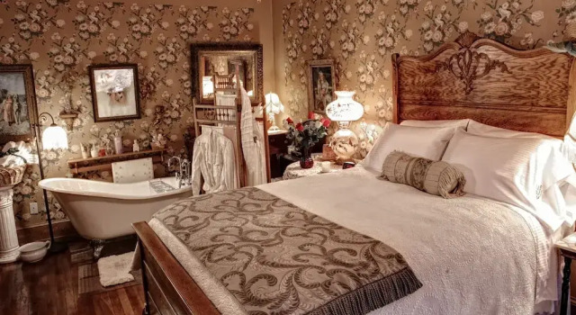 Двухместный номер Standard The Queen, A Victorian Bed & Breakfast