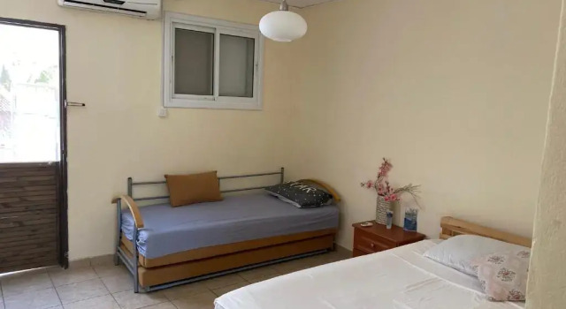 Zimmer Dora Dead Sea
