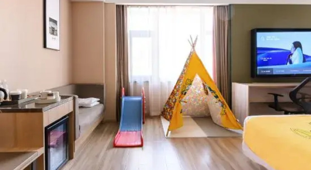 Семейный тент Atour Hotel