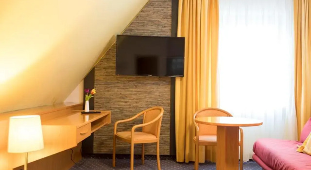 Hotel Restaurant Jägerhof, Book Hotel Weisendorf Middle Franconia