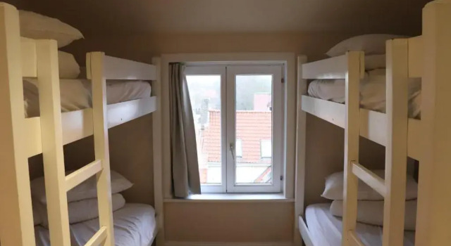Кровать в общем номере Hostel Lybeer Bruges