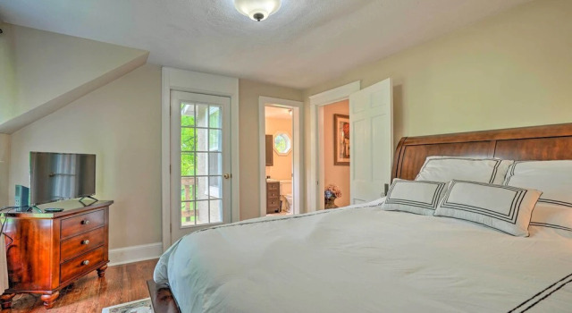 Коттедж Elegant Charles Town Home: Grill, Walk Dtwn!