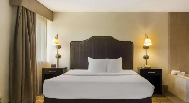 Номер Executive SureStay by Best Western Grove City