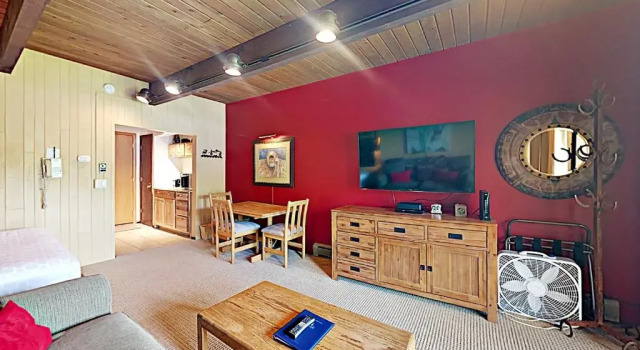 Timberline Condominium Studio Deluxe Unit 216, Забронировать Дом для отпуска Отели Сноумасс-Виллидж с бассейном, рядом с Sam's Knob, Бассейн