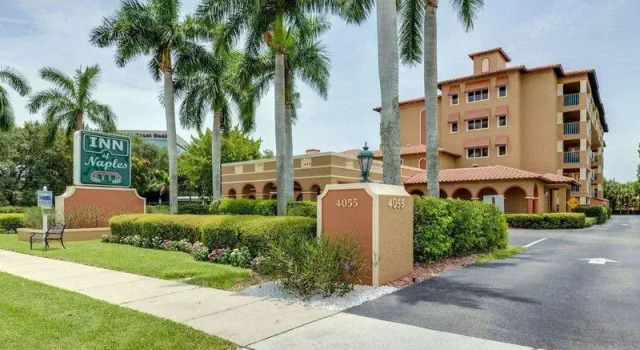 Четырёхместный номер Standard Inn of Naples, Tapestry Collection by Hilton