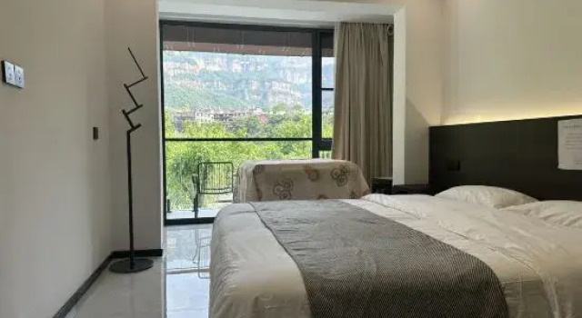 Люкс Linzhou Tingjian Shanchuan Hotel (Shibanyan Town)