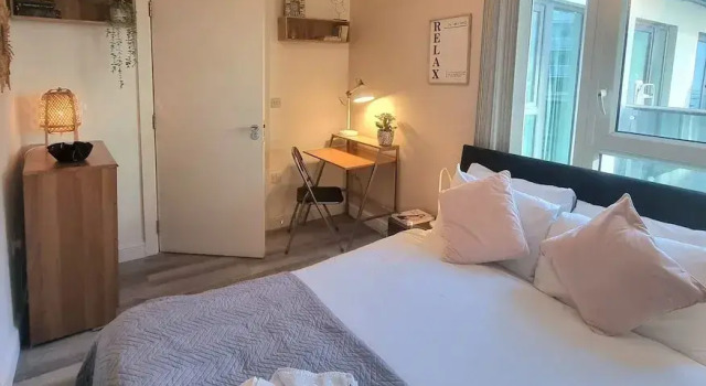 Апартаменты 2-bed 2-bath Greenwich Apartment with balcony & lift