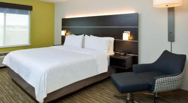 Люкс Holiday Inn Express & Suites Pueblo by IHG
