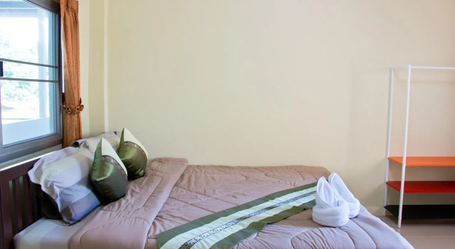 Akantuka Homestay, Забронировать Отель Отели Чантхабури с бассейном, Бассейн