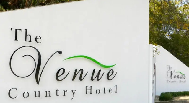 Кровать в общем номере The Venue Country Hotel & Spa