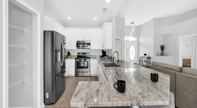 Коттедж Charming Home With Private Pool and Electric Fire Place! #4bc110