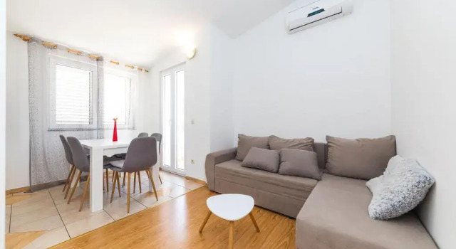 Апартаменты c 1 комнатой с балконом и с видом на море Apartments Gavran